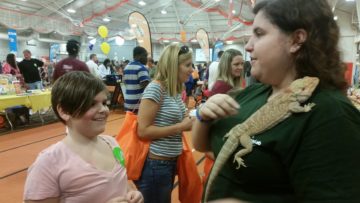 Kids learn about lizards and snakes.