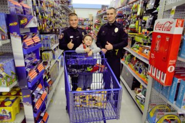 cops-kids-thumbs-up