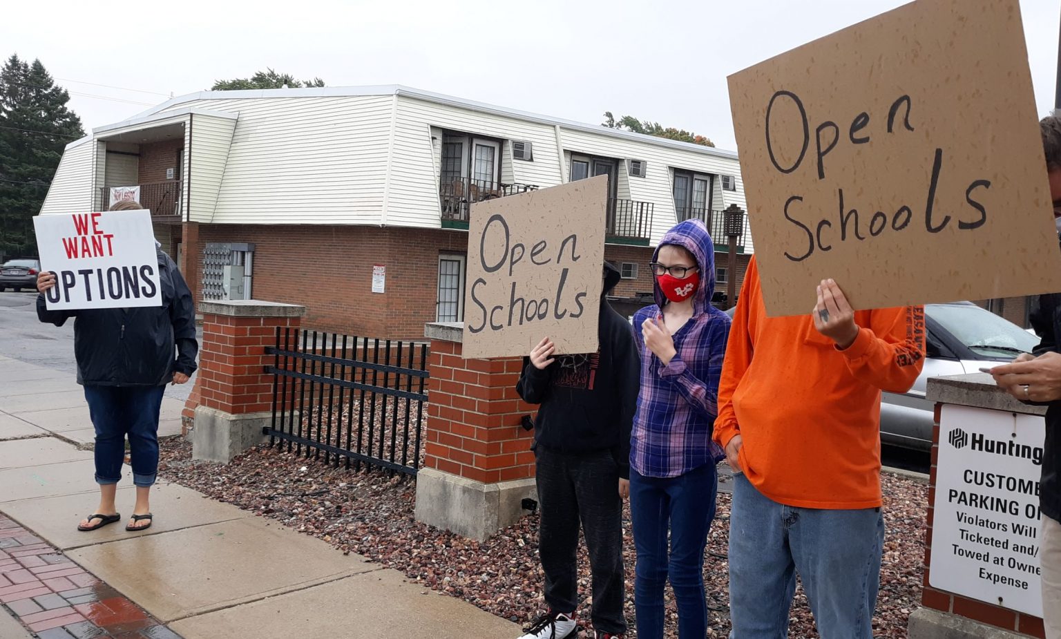 Turnout low for parent rally to reopen BG City Schools – BG Independent