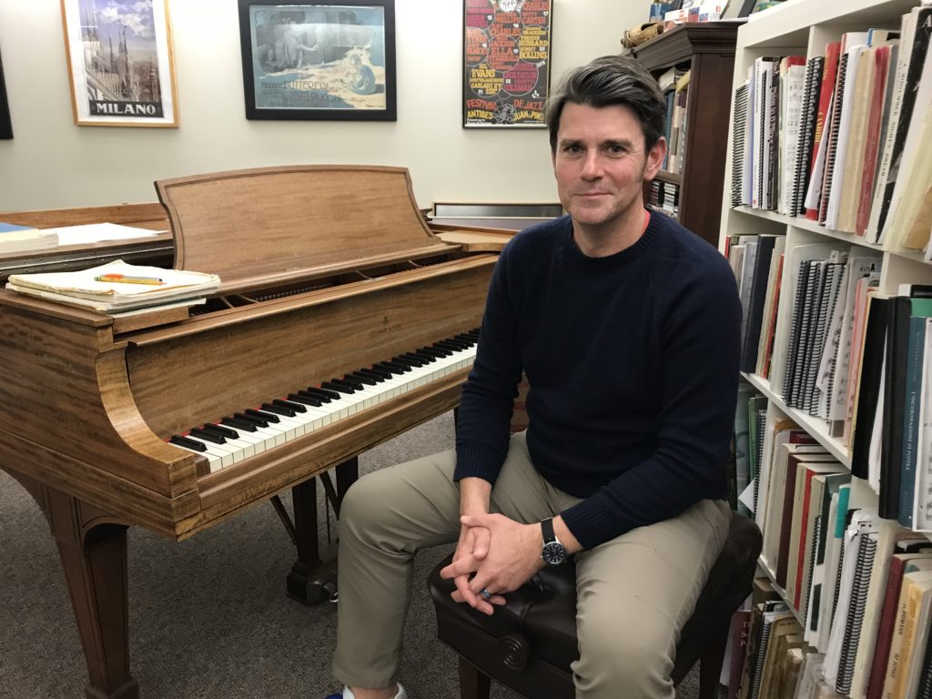 BGSU voice professor Keith Phares heads up the road to reprise ‘Merry ...